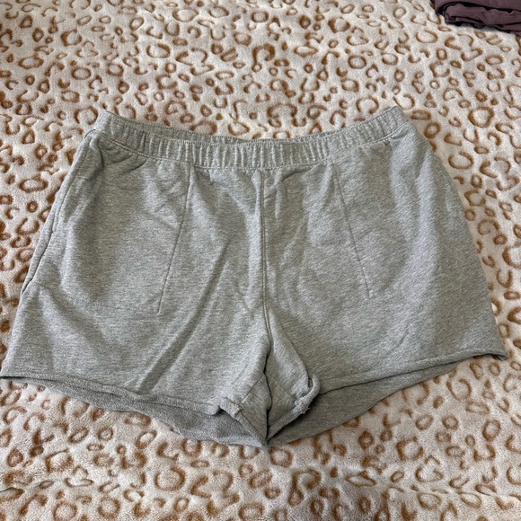 Universal Thread Shorts - Picture 1 of 4